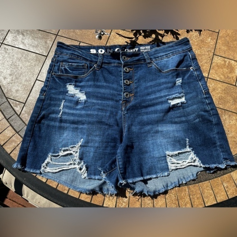 Women's Blue Denim Shorts S.O.N.G. Curvy 15/32 button up - Picture 2 of 9